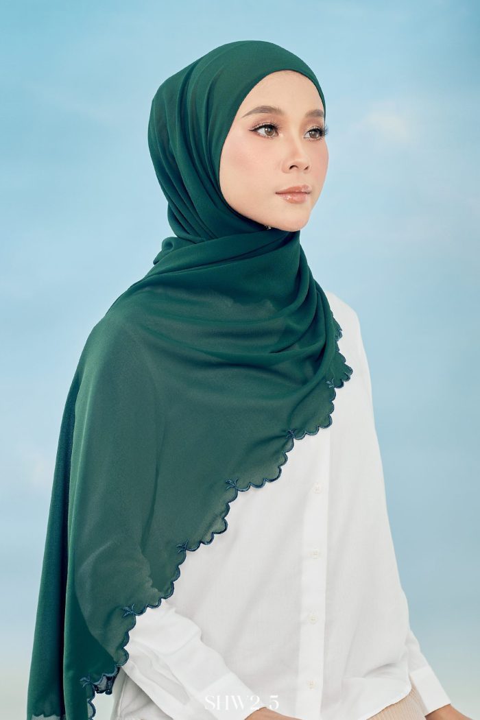 Widuri Shawl in Emerald Green (SHW2-5-F)