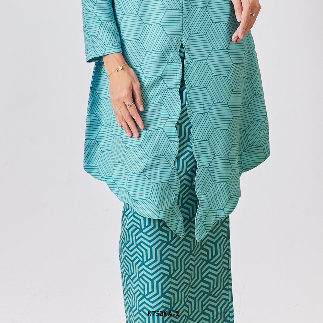 Kebaya Anggun 2.0 in Teal Green (K753KA-2) - Image 3
