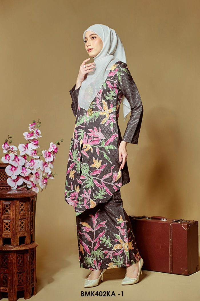 Kebaya Anggun 2.0 in Charcoal (BMK402KA-1)