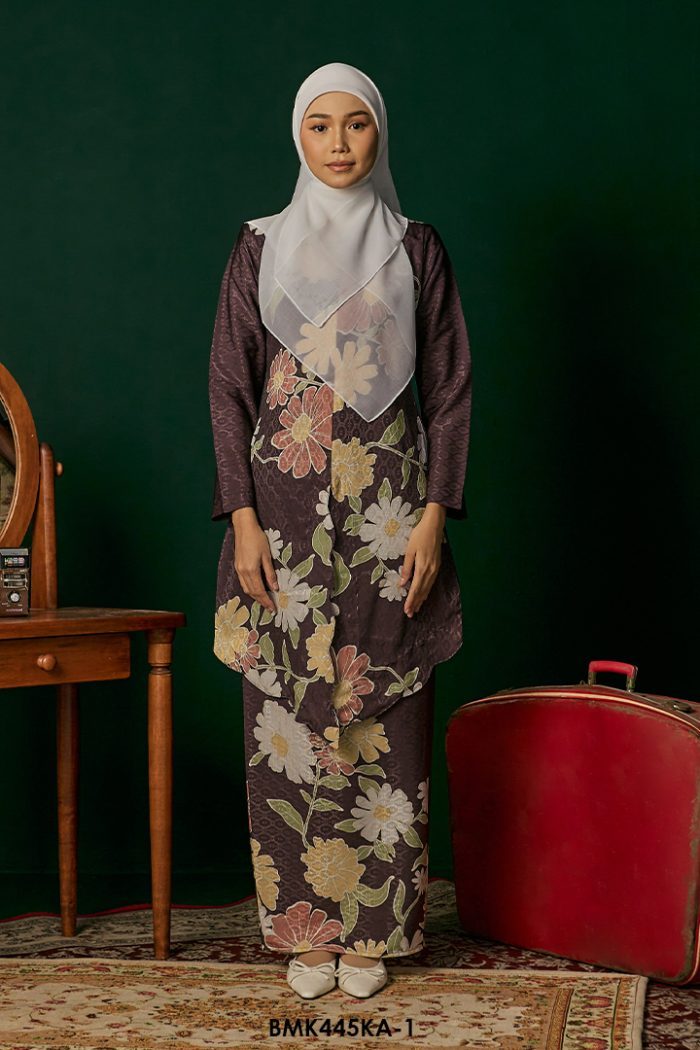 Kebaya Anggun Batiq Mia 2.0 in Rich Brown (BMK445KA-1)