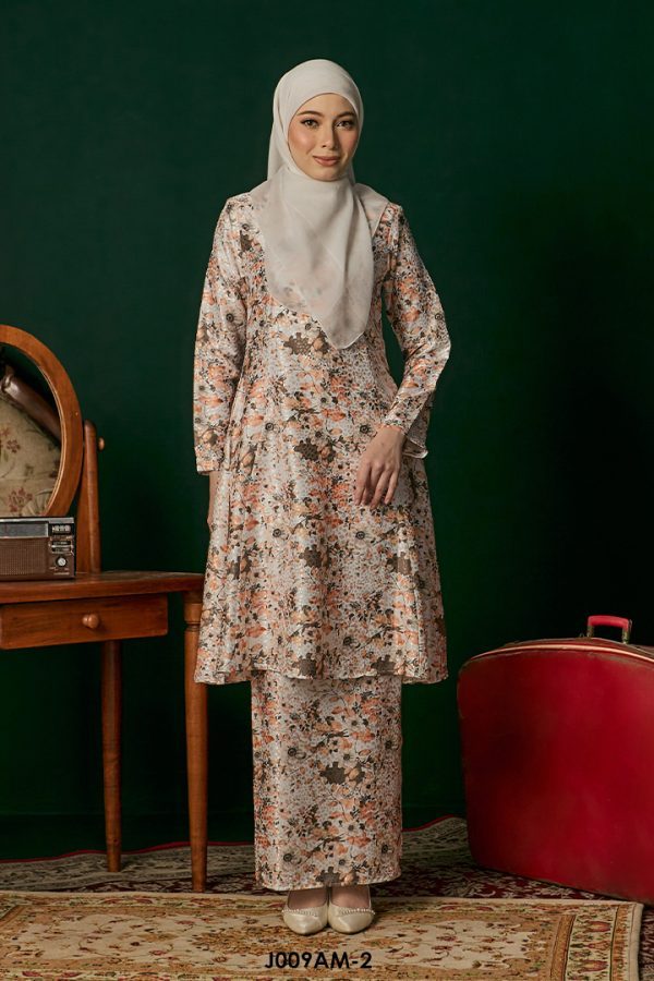 Ameera Kurung in White (J009AM-2)