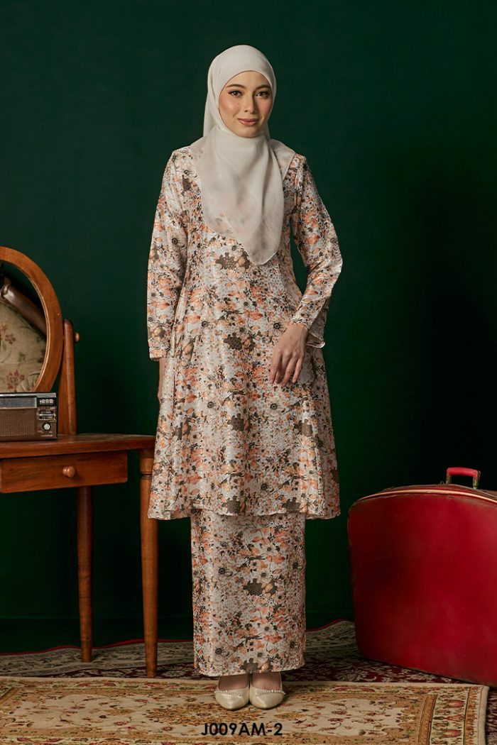 Ameera Kurung in White (J009AM-2)