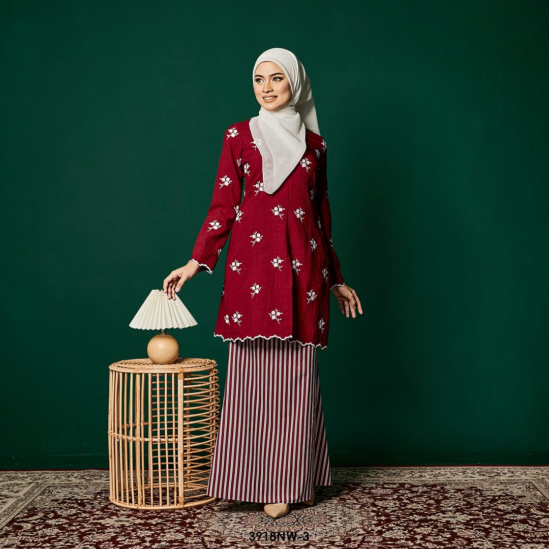 Kebaya Nawra in Red (3918NW-3) - Image 2