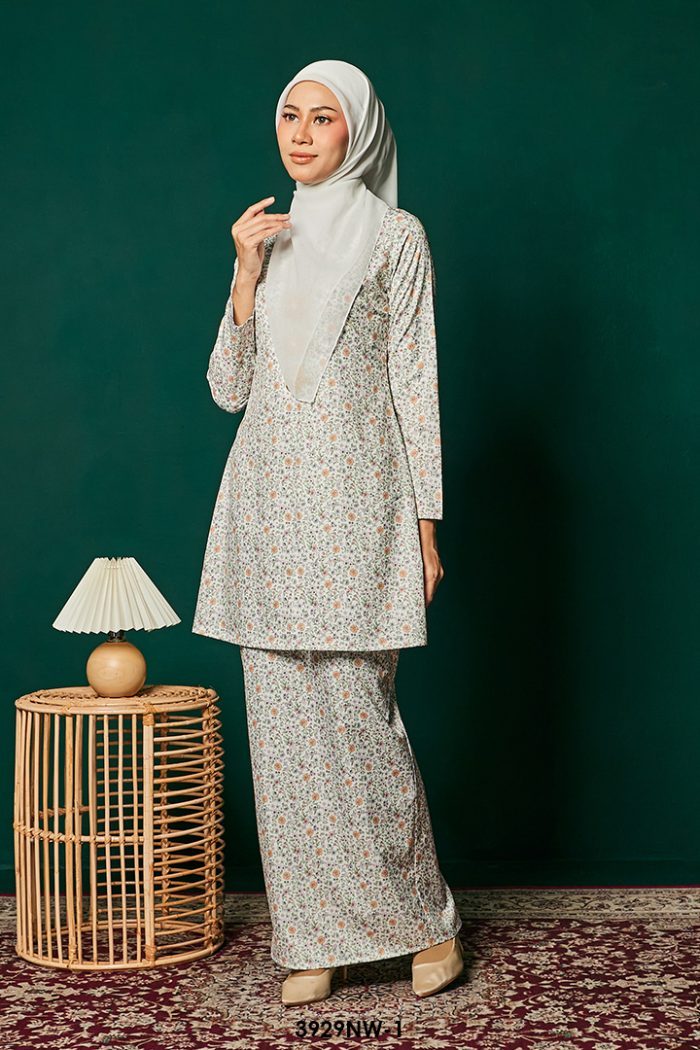 Kebaya Nawra in Orange (3929NW-1)