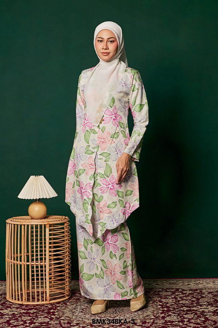 Kebaya Anggun 2.0 in White (BMK348KA-3)