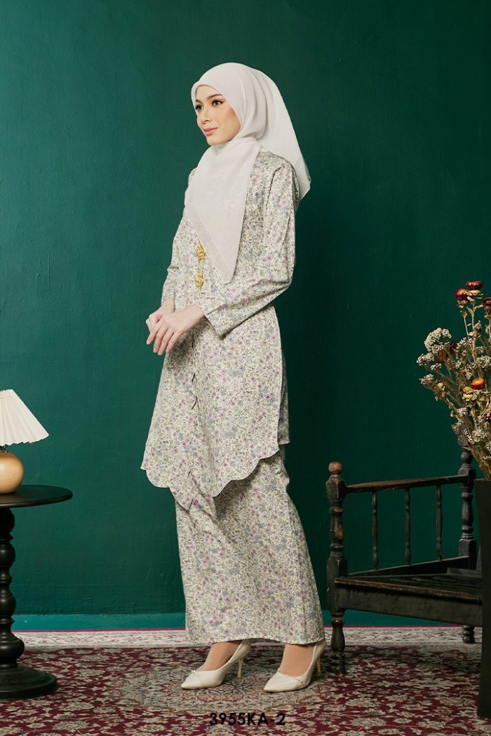 Kebaya Anggun 2.0 in Highlight Yellow (3955KA-2)