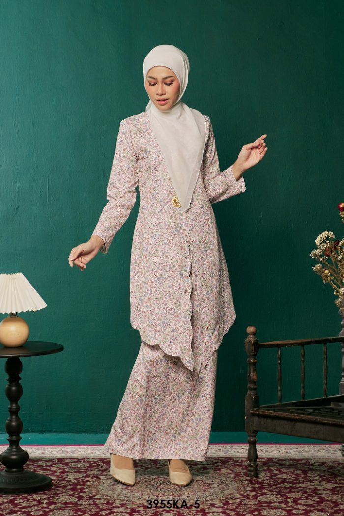 Kebaya Anggun 2.0 in Off White (3955KA-5)