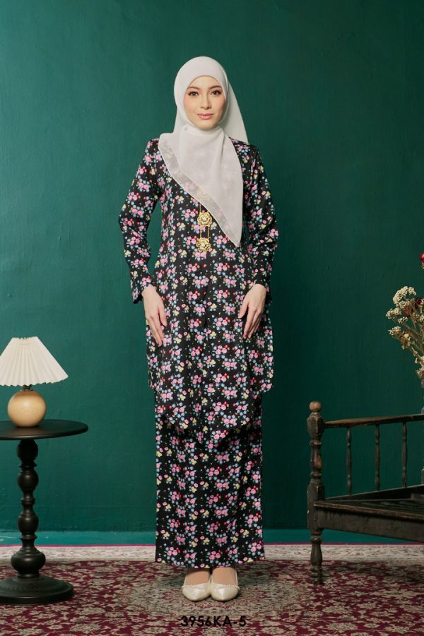 Kebaya Anggun 2.0 in Black (3956KA-5)