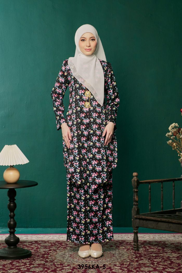 Kebaya Anggun 2.0 in Black (3956KA-5)