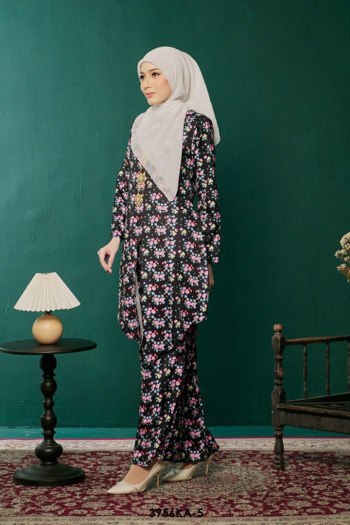 Kebaya Anggun 2.0 in Black (3956KA-5)
