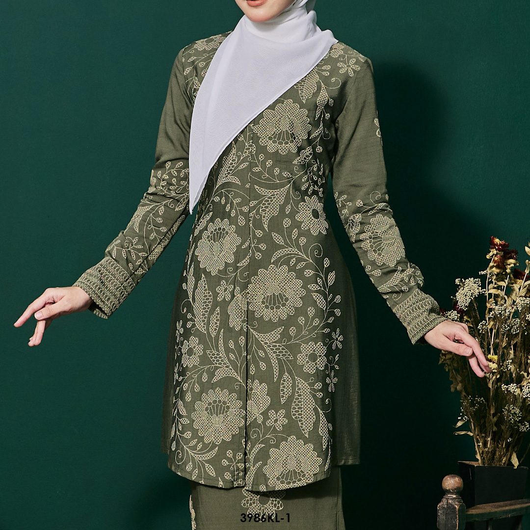 Kebaya Latifah 2.0 in Green Smoke (3986KL-1) - Image 4