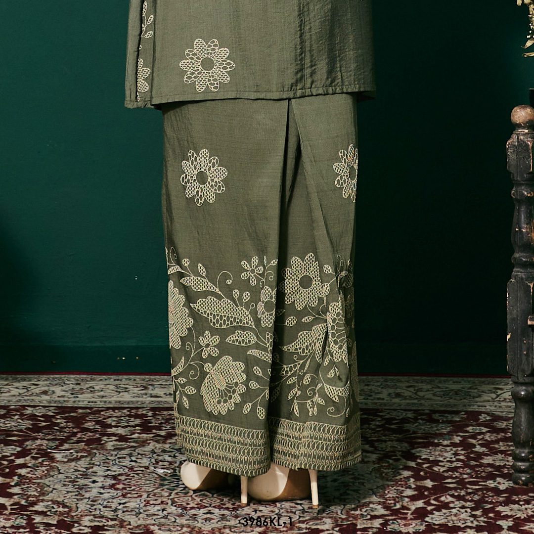 Kebaya Latifah 2.0 in Green Smoke (3986KL-1) - Image 3