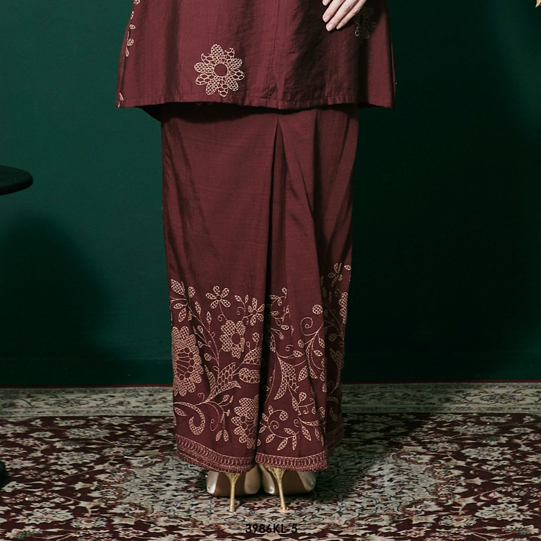 Kebaya Latifah 2.0 in Burnt Maroon (3986KL-5) - Image 3