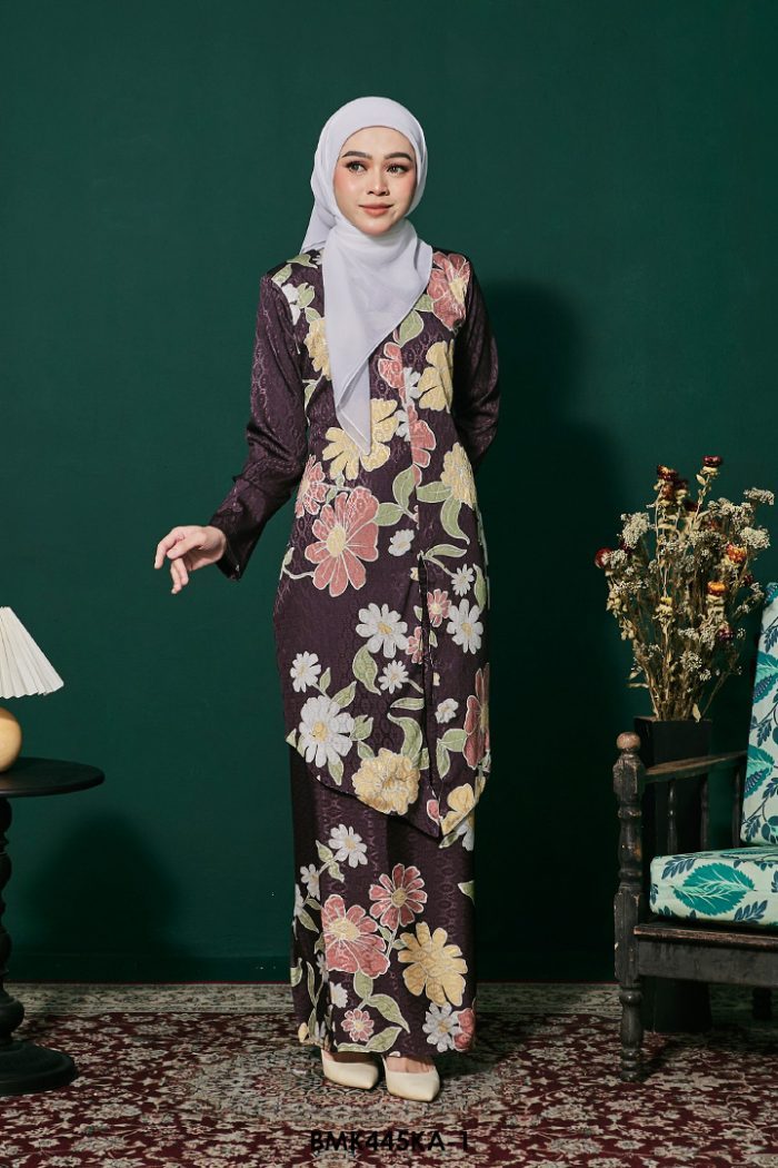 Kebaya Anggun Batiq Mia 2.0 in Rich Brown (BMK445KA-1)