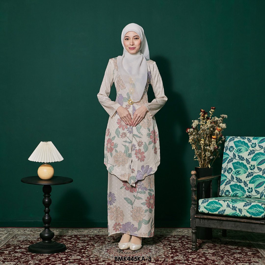 Kebaya Anggun Batiq Mia 2.0 in Cream (BMK445KA-3)