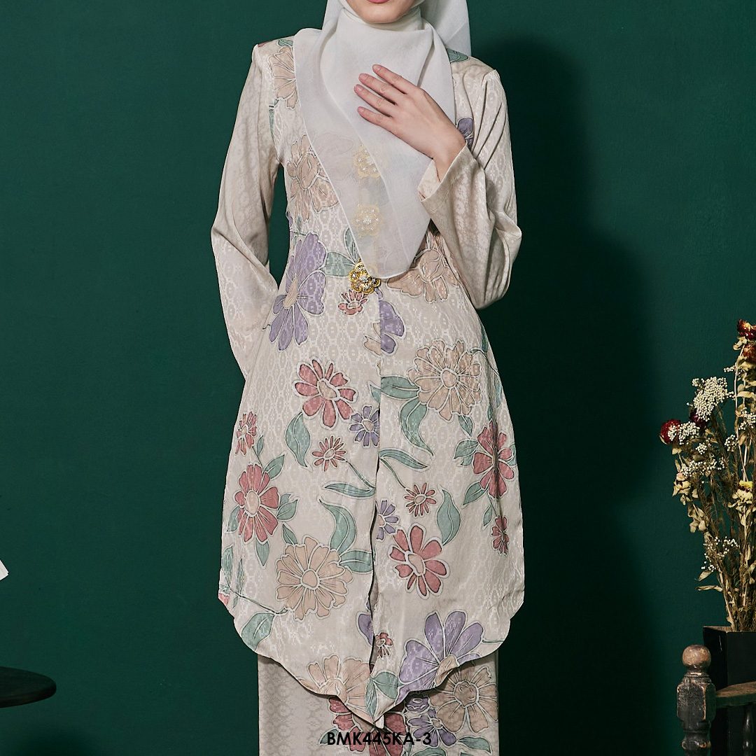 Kebaya Anggun Batiq Mia 2.0 in Cream (BMK445KA-3) - Image 4