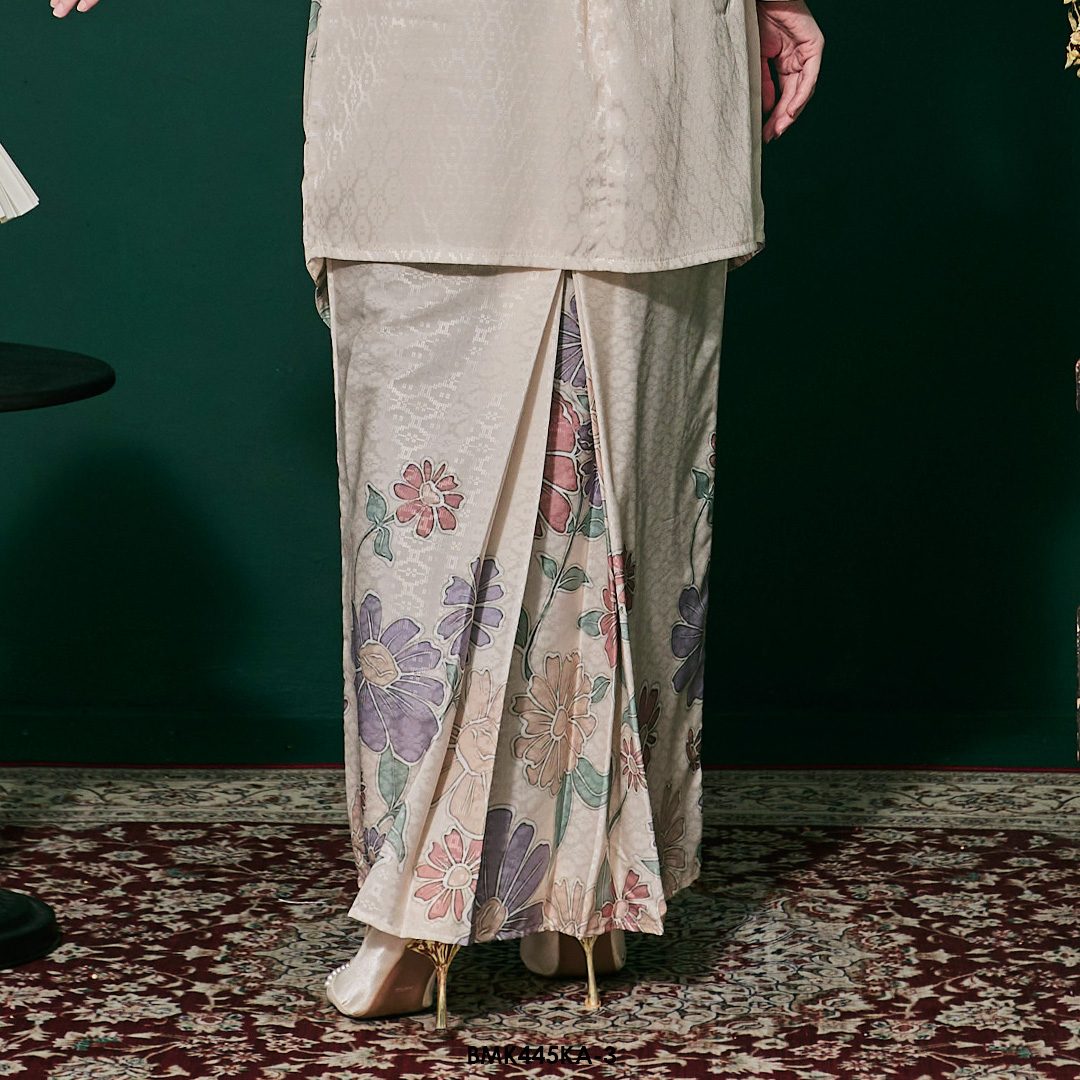 Kebaya Anggun Batiq Mia 2.0 in Cream (BMK445KA-3) - Image 3