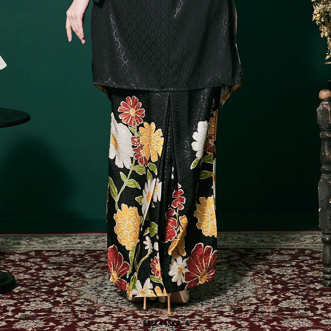 Kebaya Anggun Batiq Mia 2.0 in Black (BMK445KA-4) - Image 3