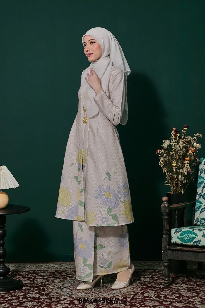 Kebarung Batiq Mia in Off White (BMK445KKM-2)