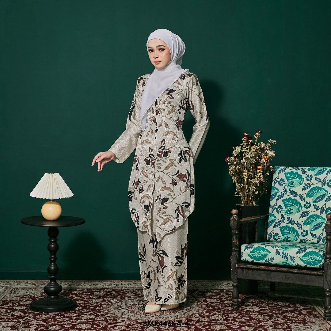 Kebaya Anggun Batiq Mia 2.0 in Vanilla (BMK446KA-4) - Image 2