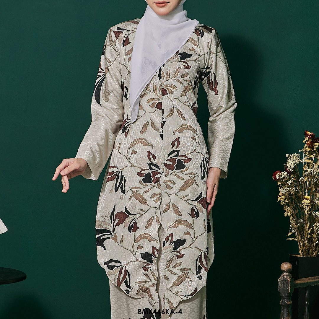 Kebaya Anggun Batiq Mia 2.0 in Vanilla (BMK446KA-4) - Image 4