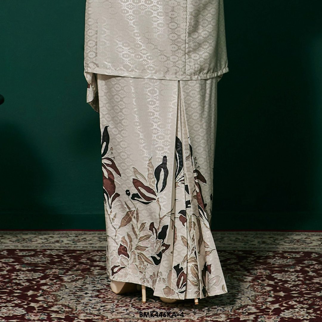 Kebaya Anggun Batiq Mia 2.0 in Vanilla (BMK446KA-4) - Image 3