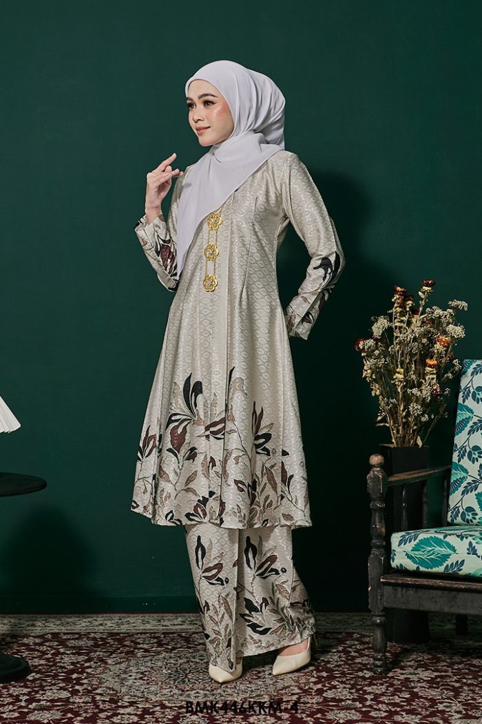 Kebarung Batiq Mia in Vanilla (BMK446KKM-4)