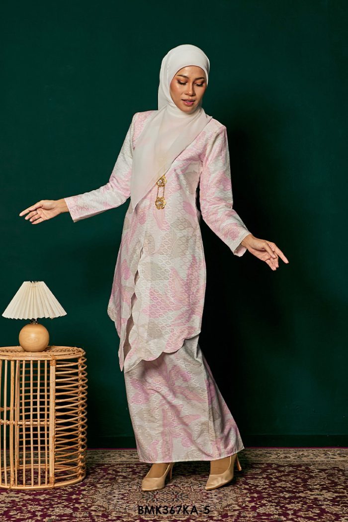 Kebaya Anggun 2.0 in Baby Pink (BMK367KA-5)