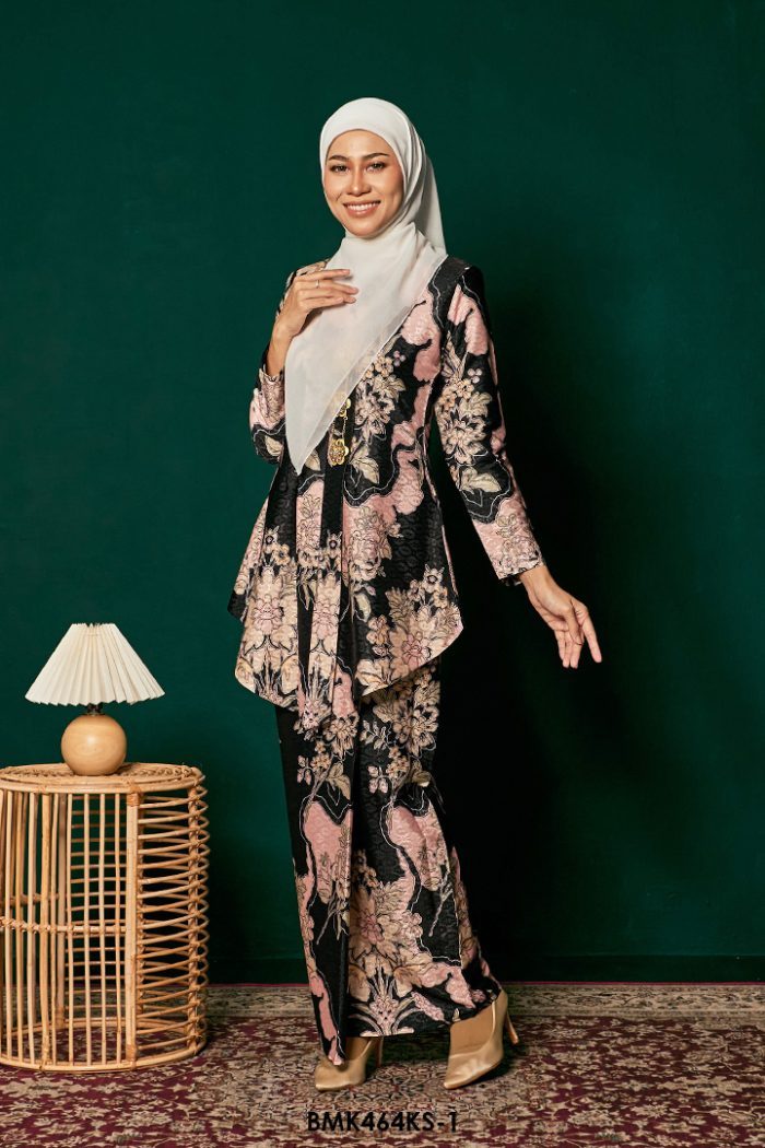 Kebaya Saloma Batiq Mia in Black (BMK464KS-1)