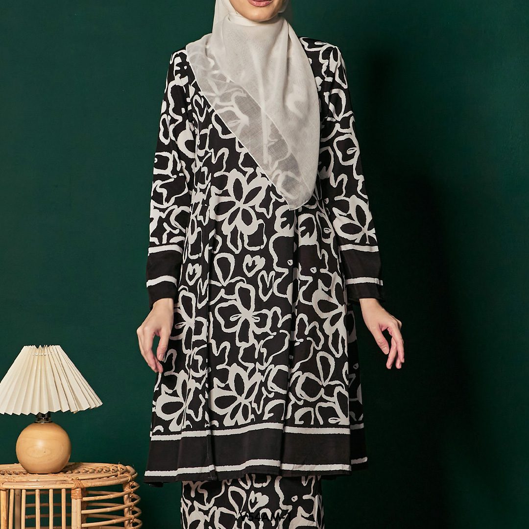 Ameera Kurung 2.0 in Black (V54AM-1) - Image 4