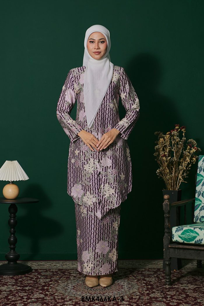 Kebaya Anggun Batiq Mia 2.0 in Faded Purple (BMK466KA-3)