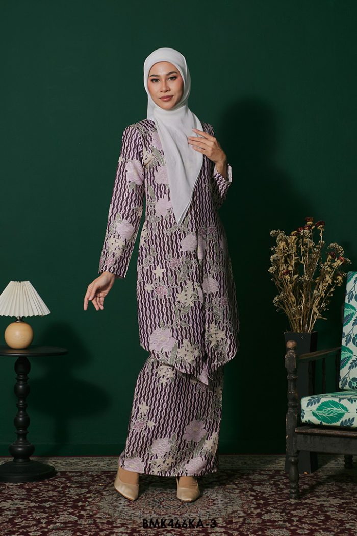 Kebaya Anggun Batiq Mia 2.0 in Faded Purple (BMK466KA-3)