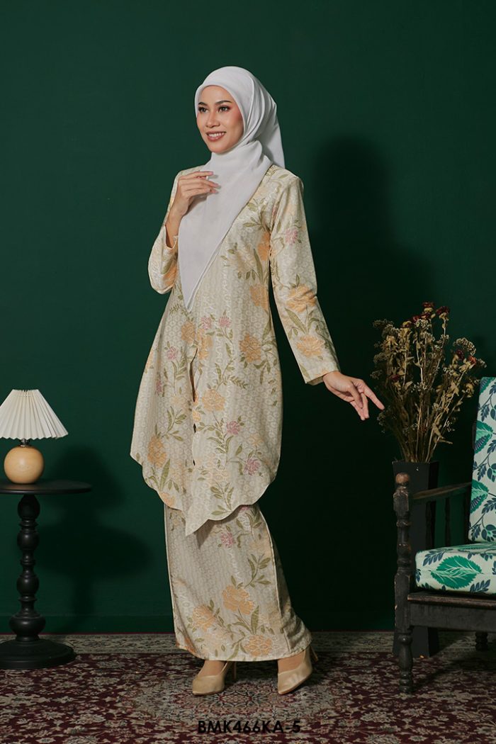 Kebaya Anggun Batiq Mia 2.0 in Butter Cream (BMK466KA-5)