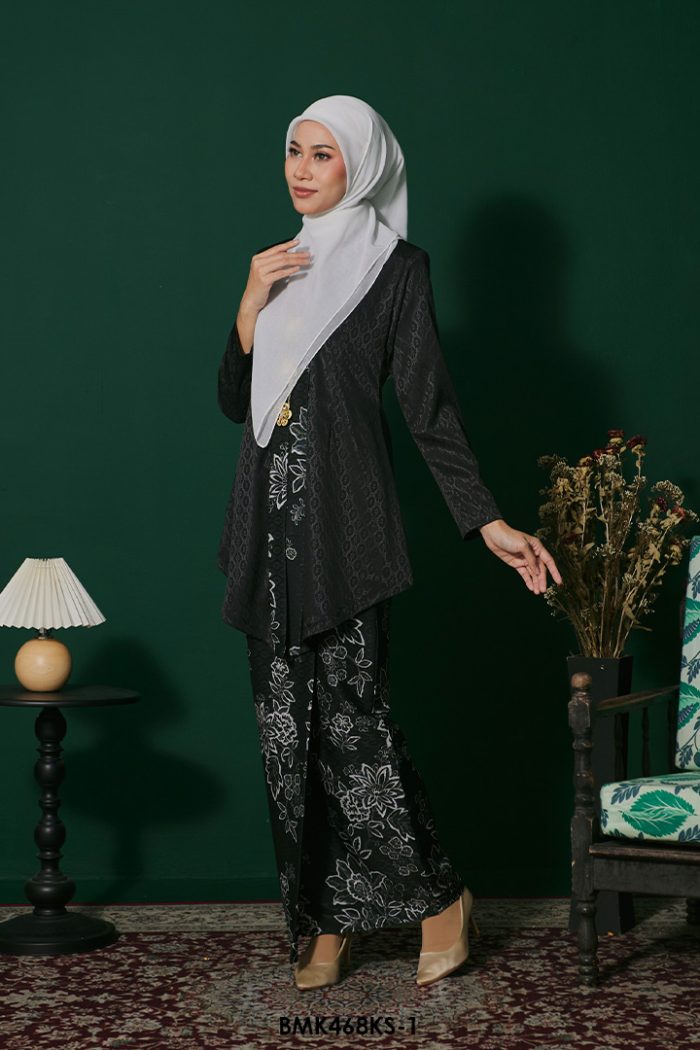 Kebaya Saloma Batiq Mia in Black (BMK468KS-1)