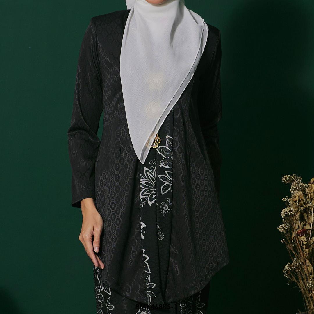 Kebaya Saloma Batiq Mia in Black (BMK468KS-1) - Image 4