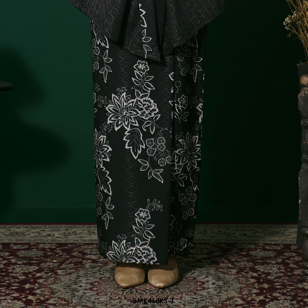 Kebaya Saloma Batiq Mia in Black (BMK468KS-1) - Image 3