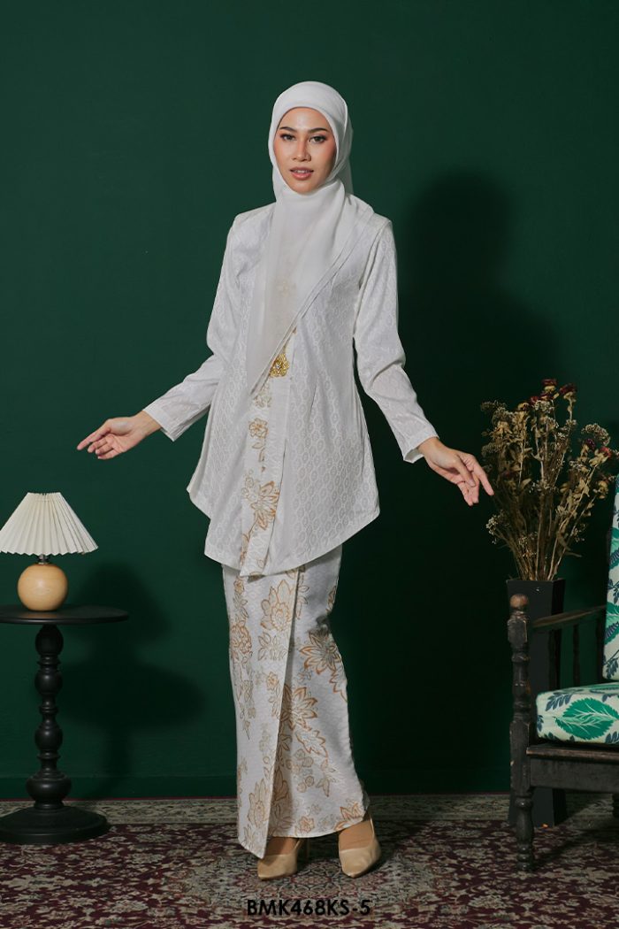 Kebaya Saloma Batiq Mia in White (BMK468KS-5)