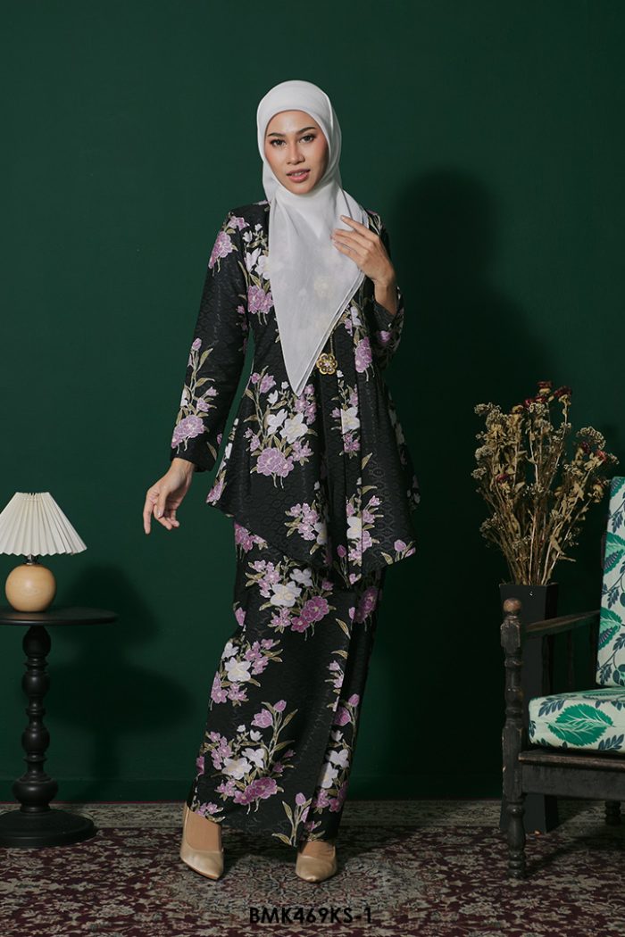 Kebaya Saloma Batiq Mia in Charcoal (BMK469KS-1)