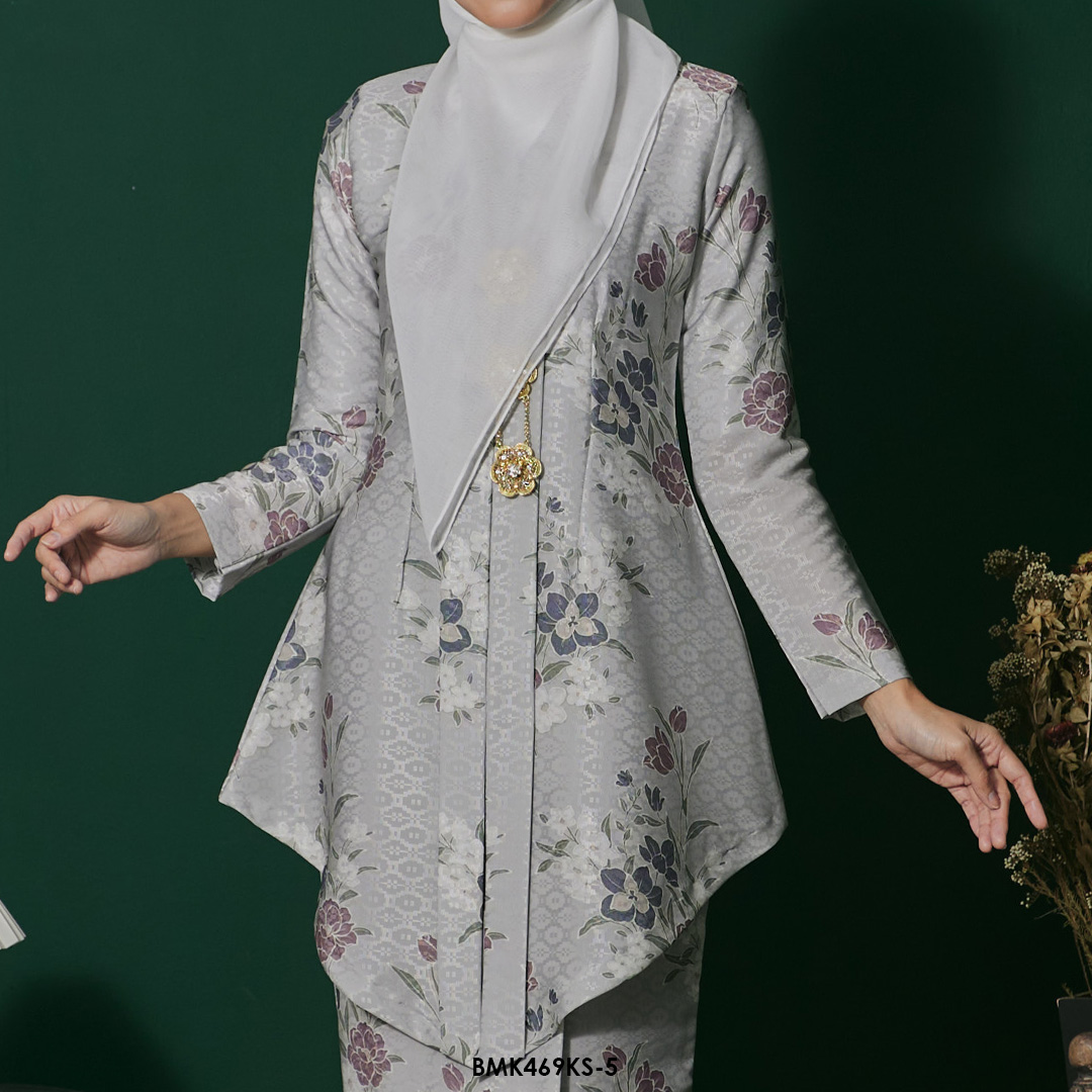 Kebaya Saloma Batiq Mia in Grey (BMK469KS-5) - Image 3