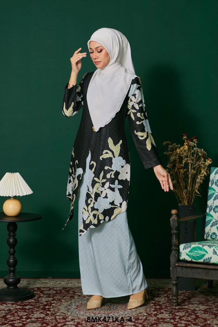 Kebaya Anggun Batiq Mia 2.0 in Soft Blue (BMK471KA-4)