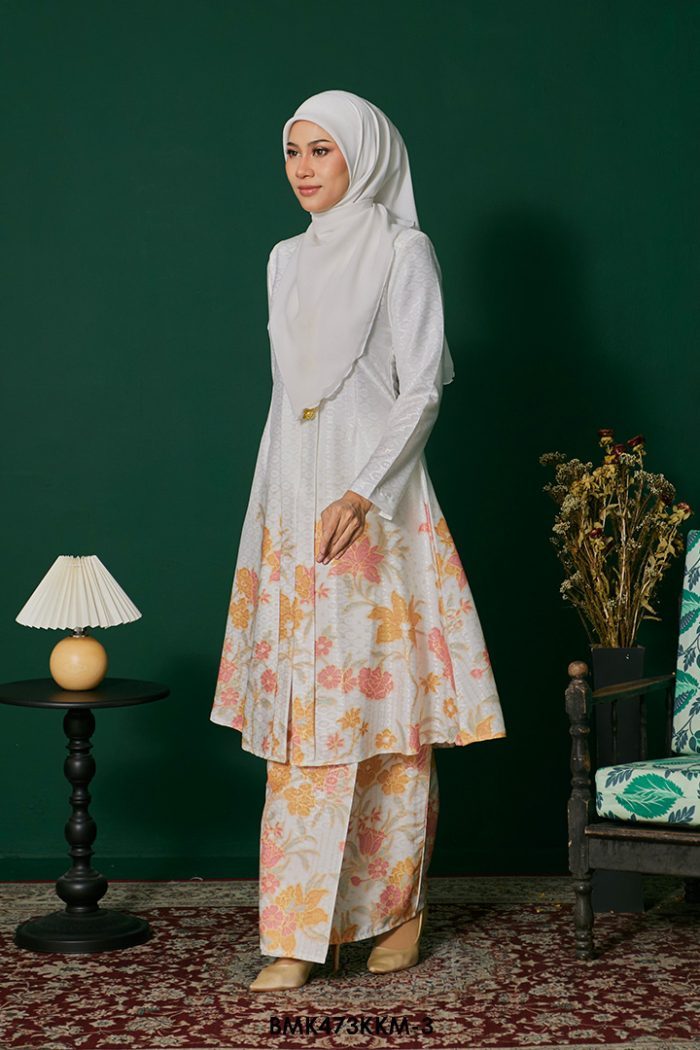 Kebarung Batiq Mia in Pearl White (BMK473KKM-3)