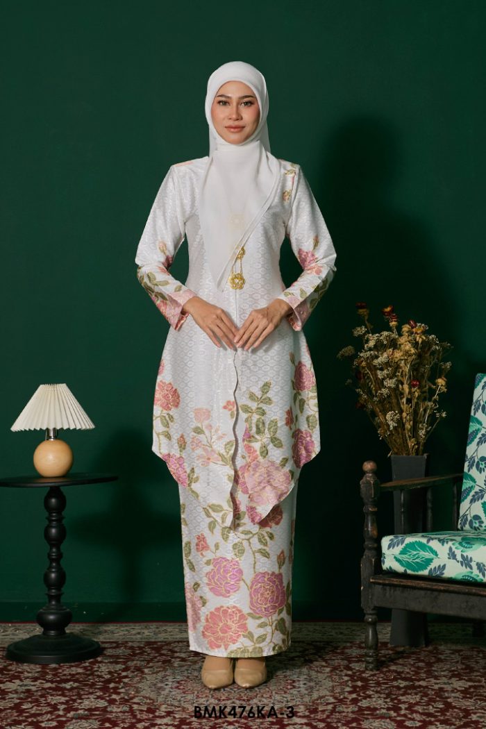 Kebaya Anggun Batiq Mia 2.0 in White (BMK476KA-3)