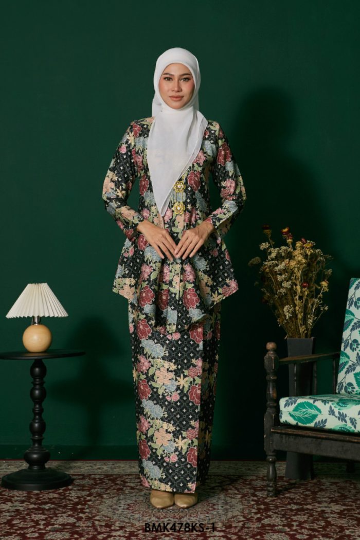 Kebaya Saloma Batiq Mia in Black (BMK478KS-1)