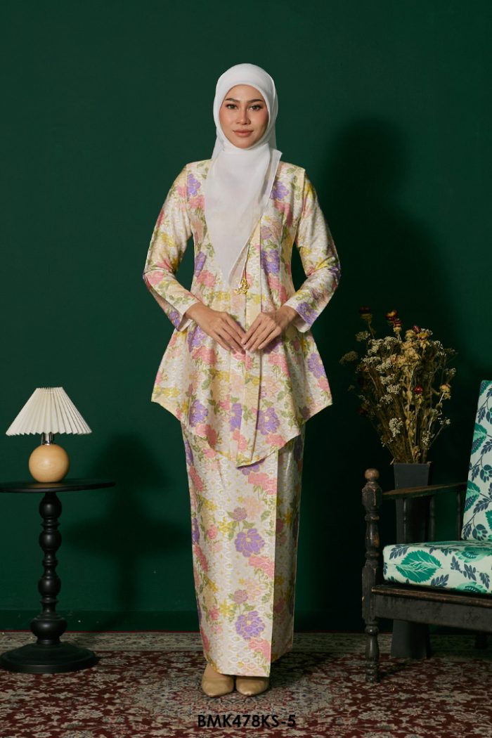 Kebaya Saloma Batiq Mia in Cream (BMK478KS-5)