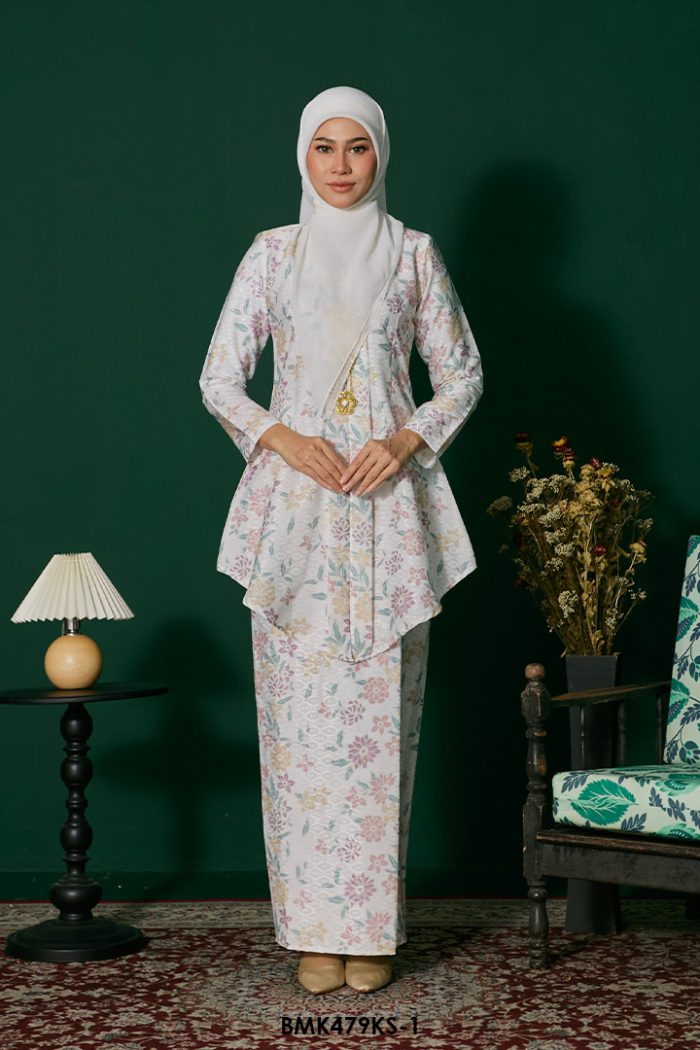 Kebaya Saloma Batiq Mia in White (BMK479KS-1)