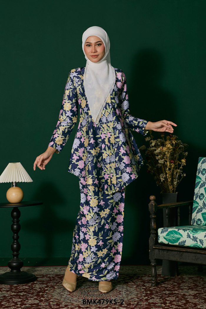 Kebaya Saloma Batiq Mia in Dark Blue (BMK479KS-2)