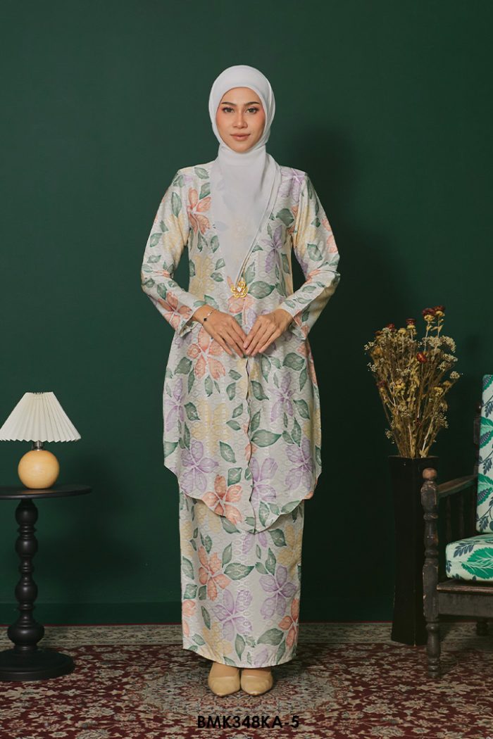 Kebaya Anggun 2.0 in Butter Cream (BMK348KA-5)