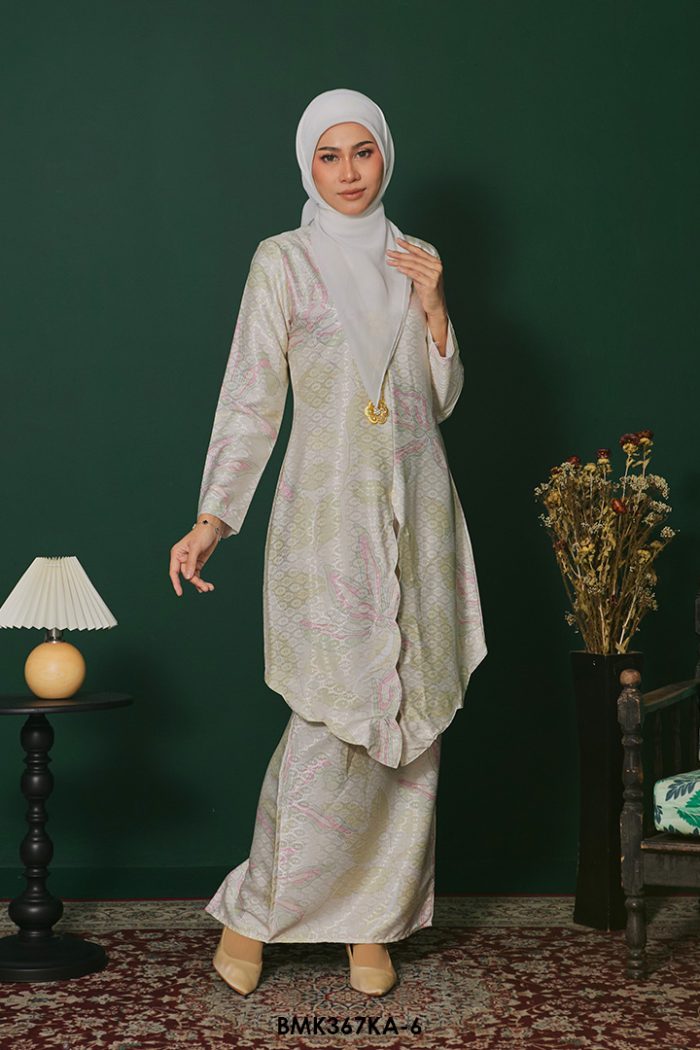Kebaya Anggun 2.0 in Light Pastel Olive (BMK367KA-6)