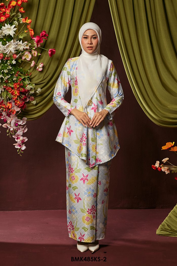 Kebaya Saloma Batiq Mia in Baby Blue (BMK485KS-2)