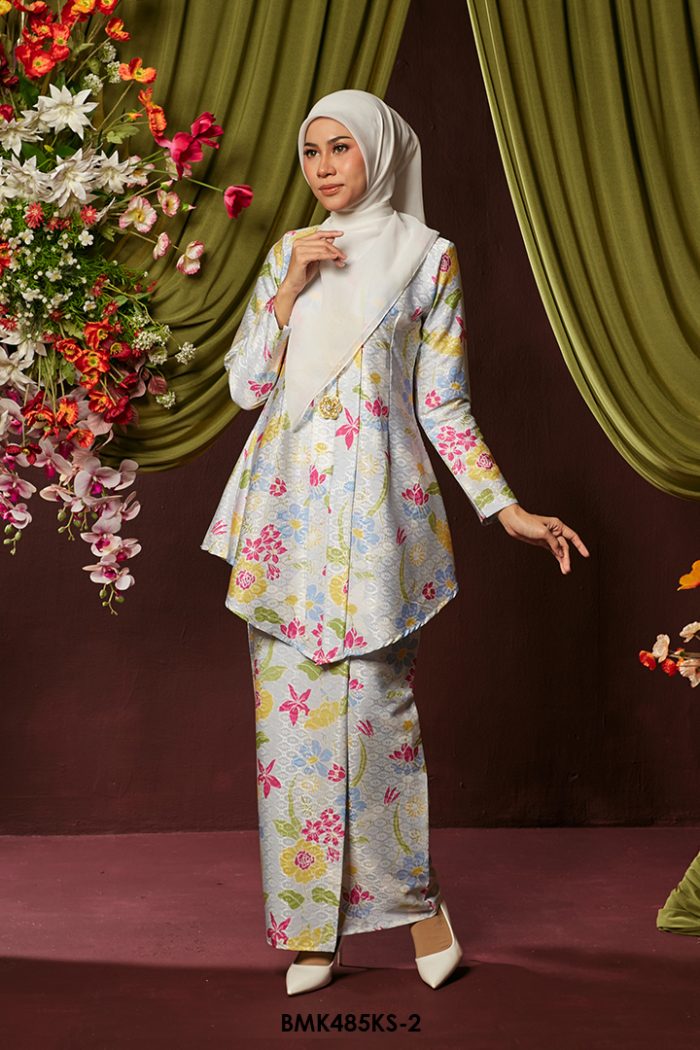Kebaya Saloma Batiq Mia in Baby Blue (BMK485KS-2)